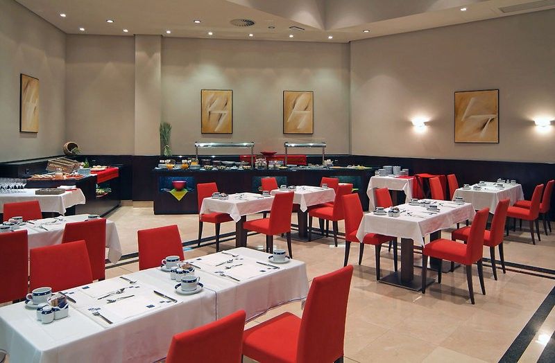 Exe Oviedo Centro Hotel Restaurant photo